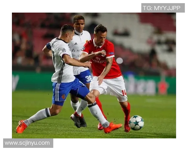 欧冠激战巴萨主场4-0曼联逆转胜利引发争议判罚热议