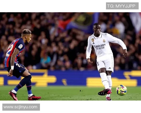 里昂惊天逆转巴萨4-3帽子戏法引爆世界杯激情瞬间回顾