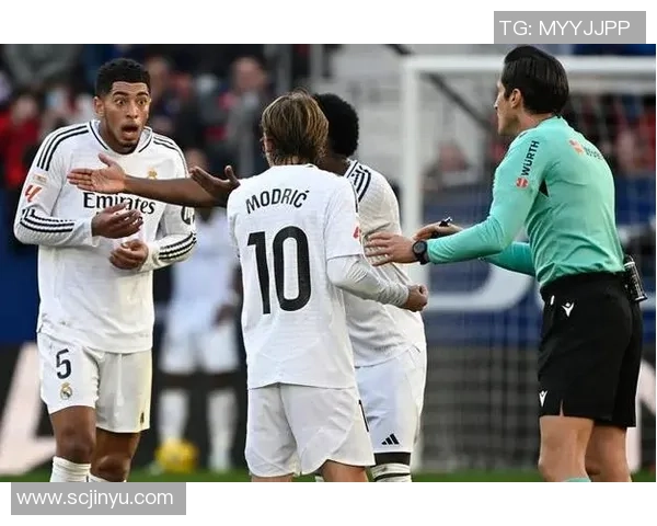 曼联逆转皇马4-3神扑成焦点争议判罚引发热议